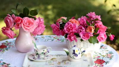 Roses flowers bouquets vase basket table service tablecloth tea part 4k wallpaper