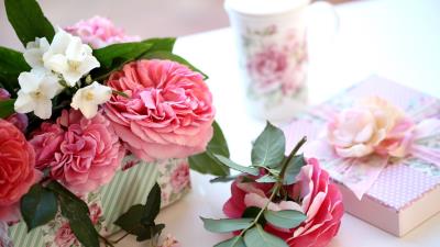 Roses jasmine twigs gift box bud glas 4k wallpaper