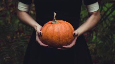 Pumpkin hands girl 4k wallpaper