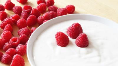 Raspberries berries yogurt 4k wallpaper