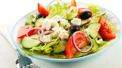 Salad olives plate fork 4k wallpaper