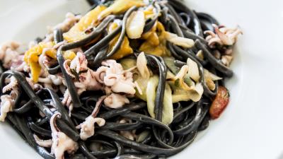 Spaghetti seafood dinner 4k wallpaper