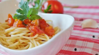 Spaghetti tomato sauce tomato dinner 4k wallpaper