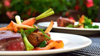 Steak meat vegetables dinner 4k wallpaper