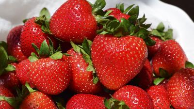 Strawberries berries ripe juicy 4k wallpaper