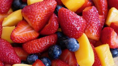 Strawberries blueberries berries juicy 4k wallpaper