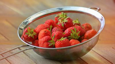 Strawberries strainer berries 4k wallpaper