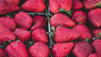 Strawberry berry box ripe 4k wallpaper