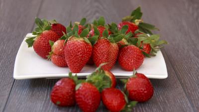 Strawberry berry plate ripe image 4k wallpaper