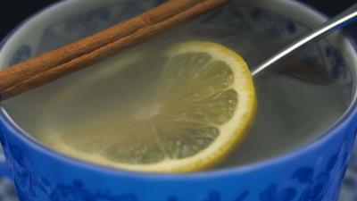 Tea steam lemon cinnamon cup close up 4k wallpaper