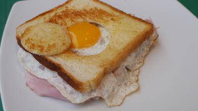Toast eggs breakfast 4k wallpaper