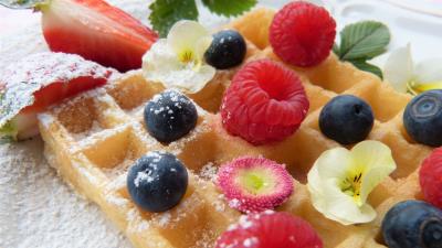 Waffle raspberry blueberry powder 4k wallpaper