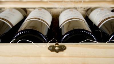 Wine bottle box 4k wallpaper