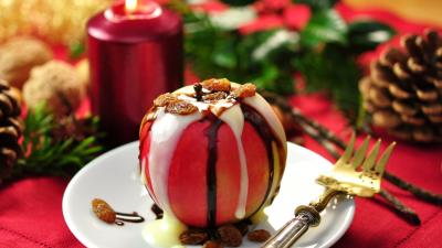 Apple dessert sauce raisin candle table 4k wallpaper