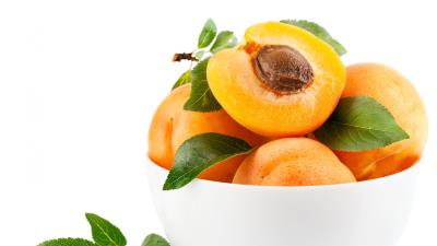 Apricots bone ripe plate 4k wallpaper