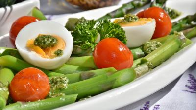 Asparagus tomatoes eggs 4k wallpaper