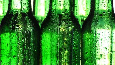 Beer bottle drop pattern 4k wallpaper