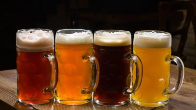 Beer foam glasses 4k wallpaper