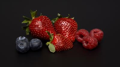 Berries strawberries blueberries raspberries 4k wallpaper