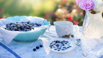 Blueberries berries milk crockery 4k wallpaper