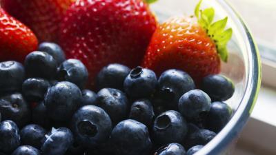 Blueberries strawberries berries 4k wallpaper