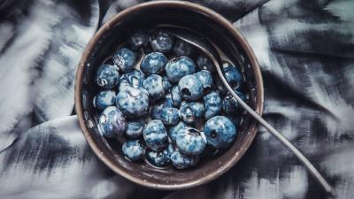 Blueberry berries breakfast milk plate 4k wallpaper
