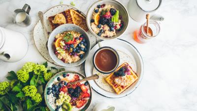 Breakfast porridge waffles fruit 4k wallpaper