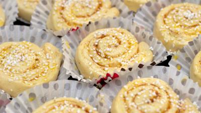 Buns cinnamon baking 4k wallpaper