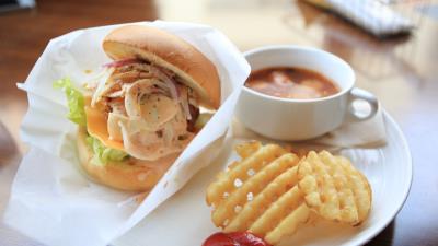 Burger fries meat sauce 4k wallpaper