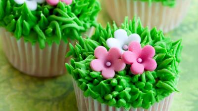 Cake basket delicious dessert 4k wallpaper