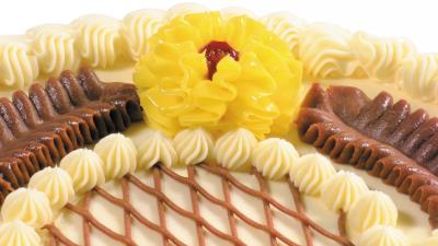 Cake cream flowers chocolate jewelry paintings close up 4k wallpaper