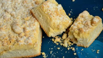 Cake crumbly baking sprinkling 4k wallpaper