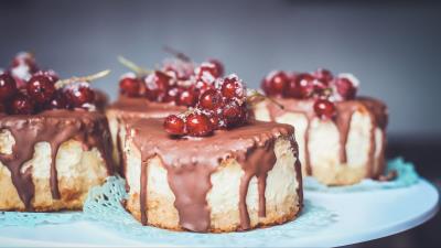 Cake glaze currants 4k wallpaper