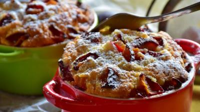 Cake plum cake pastries 4k wallpaper