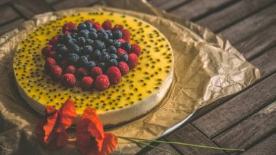 Cake raspberry blueberries berries pastries dessert 4k wallpaper