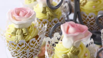 Cakes cream muffins 4k wallpaper