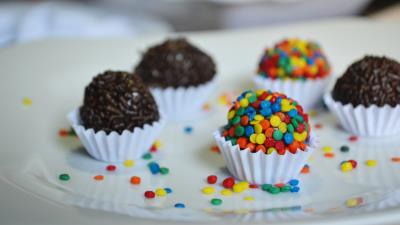 Candy sprinkling chocolate 4k wallpaper