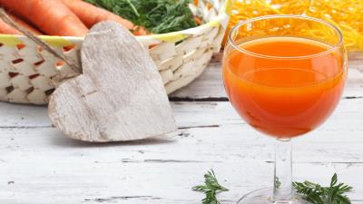 Carrots juice glass table 4k wallpaper