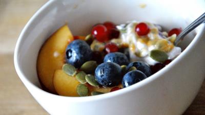 Cereal blueberries berries peach 4k wallpaper