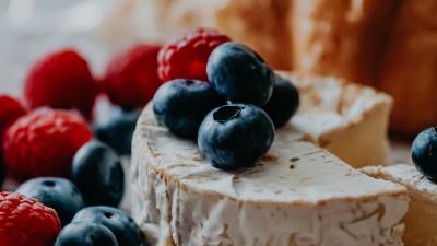 Cheese blueberries raspberries 4k wallpaper