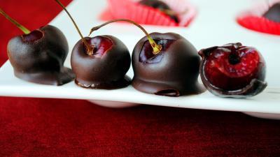 Cherry chocolate glaze dessert swe 4k wallpaper