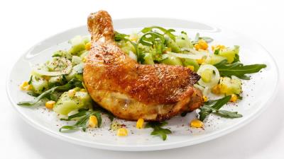 Chicken greens white plate 4k wallpaper