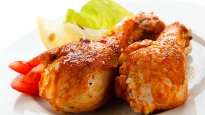 Chicken legs plate close up 4k wallpaper