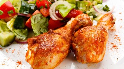 Chicken legs salad close up 4k wallpaper