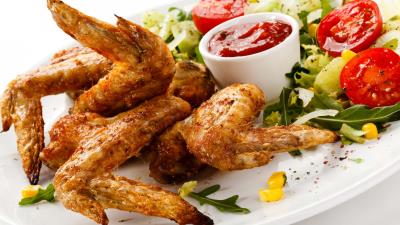 Chicken wings plate ketchup lettuce tomatoes seasoning 4k wallpaper