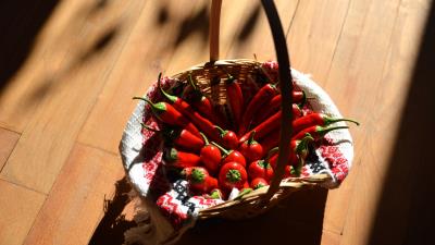 Chili pepper basket shadow 4k wallpaper