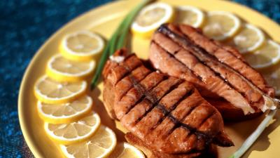 Chop meat onion lemon cloves plate 4k wallpaper