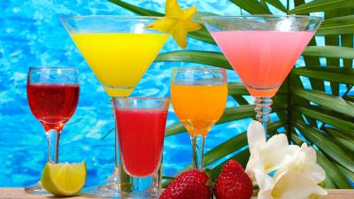 Cocktails berries fruit wine glasses 4k wallpaper