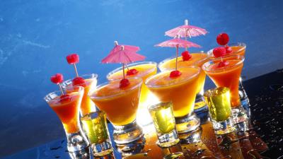 Cocktails composition decoration blue background 4k wallpaper