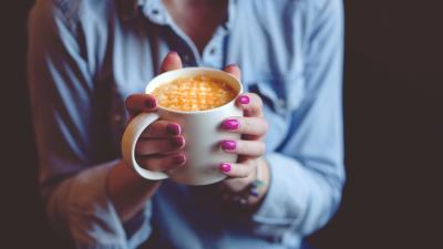 Coffee hands cup manicure 4k wallpaper